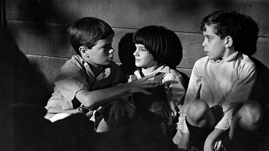 Scout Finch con Jem e Dill nel film Il buio oltre la siepe